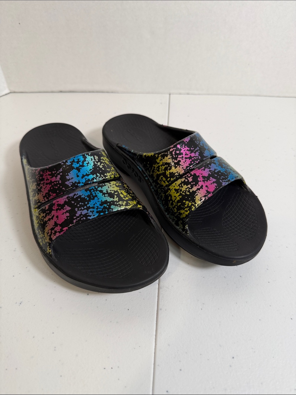 OOFOS OOahh Limited Edition recovery slides